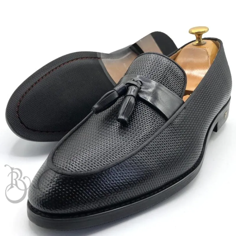 BIG- LV. textured tasseled shoe | Black