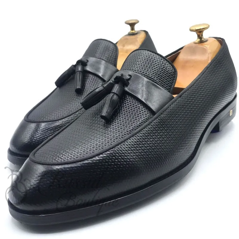 BIG- LV. textured tasseled shoe | Black