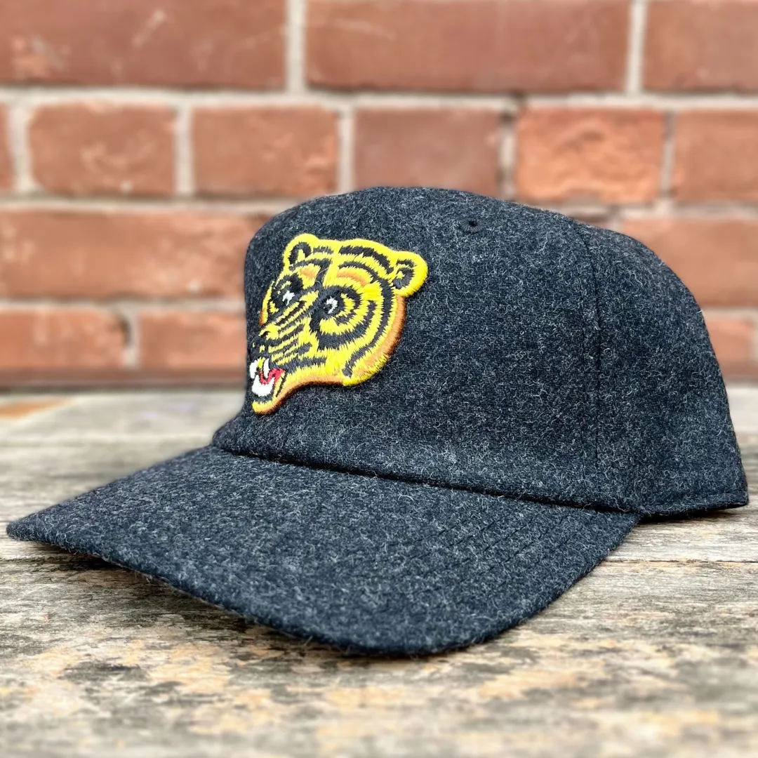 Boston Bruins Vintage Archive Legend Cap (Bear Logo/1992)