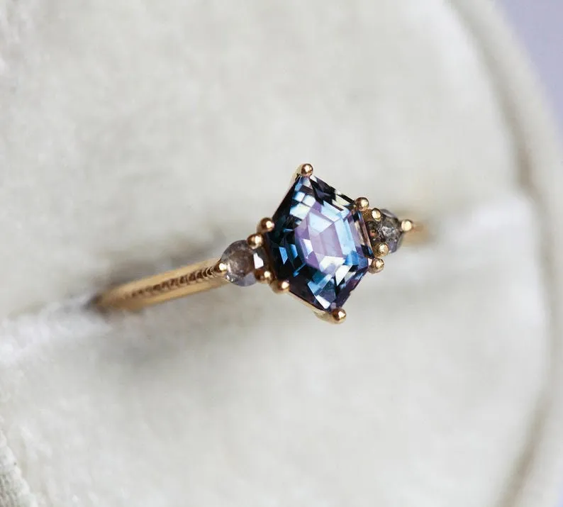 Dua Alexandrite Ring