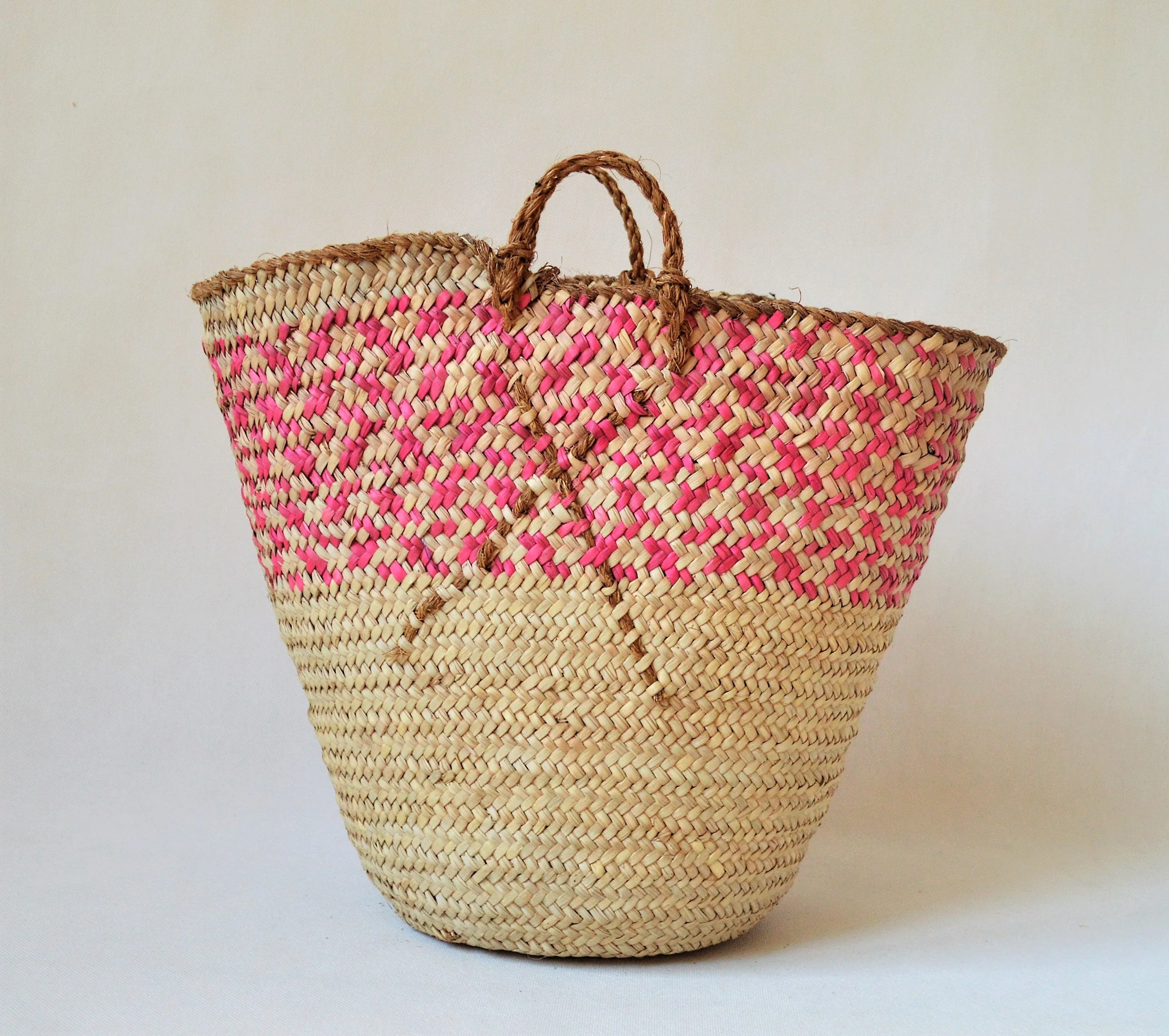 Pink vintage basket, Woven straw