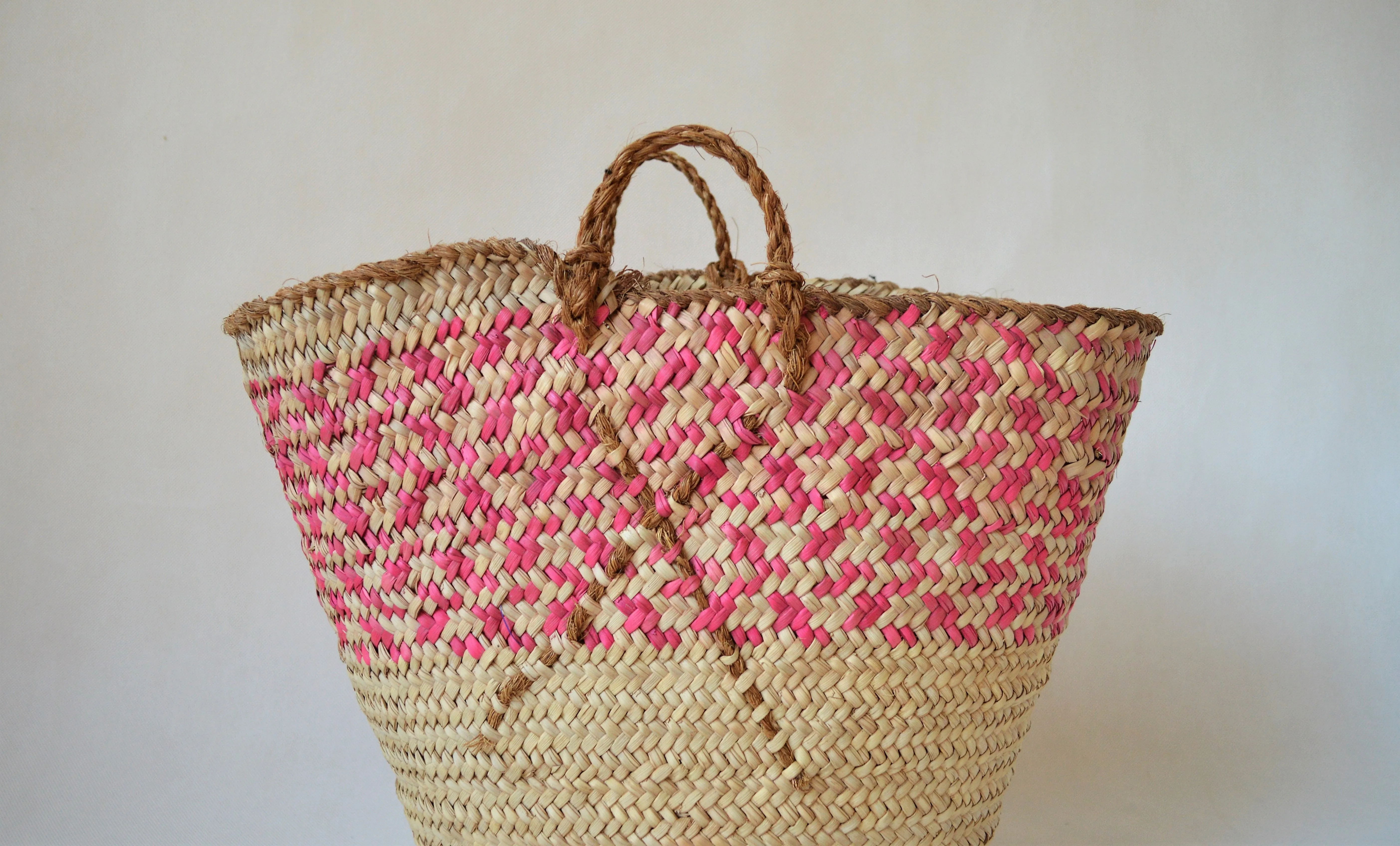 Pink vintage basket, Woven straw