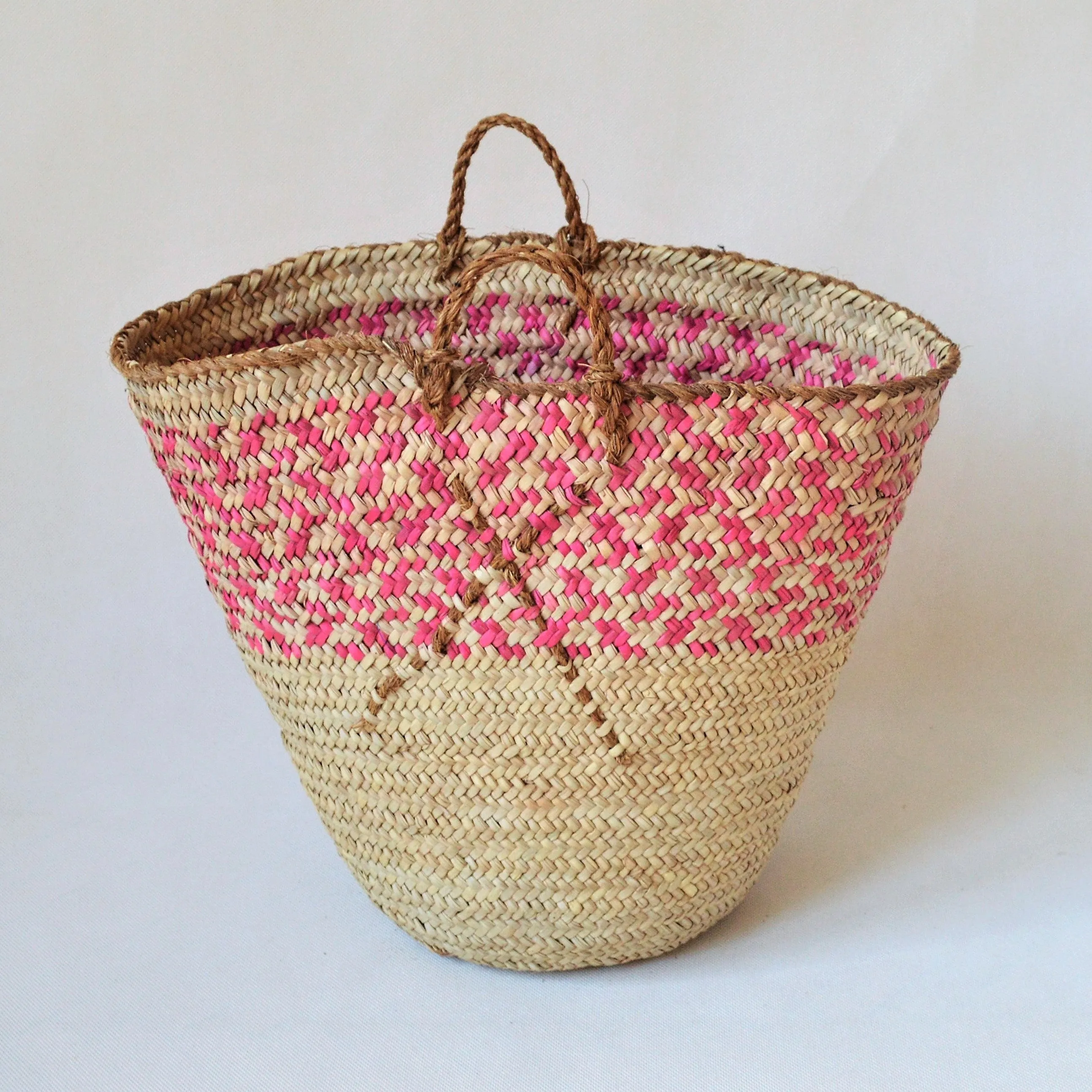 Pink vintage basket, Woven straw